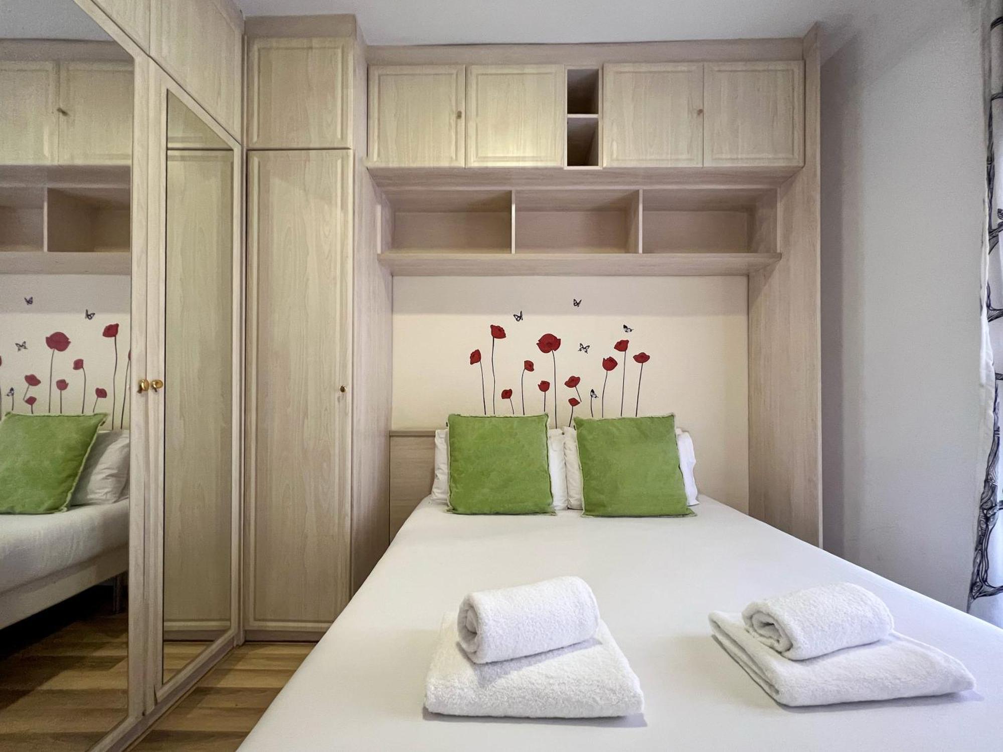 Stay U-Nique Apartments Sardenya II Барселона Экстерьер фото